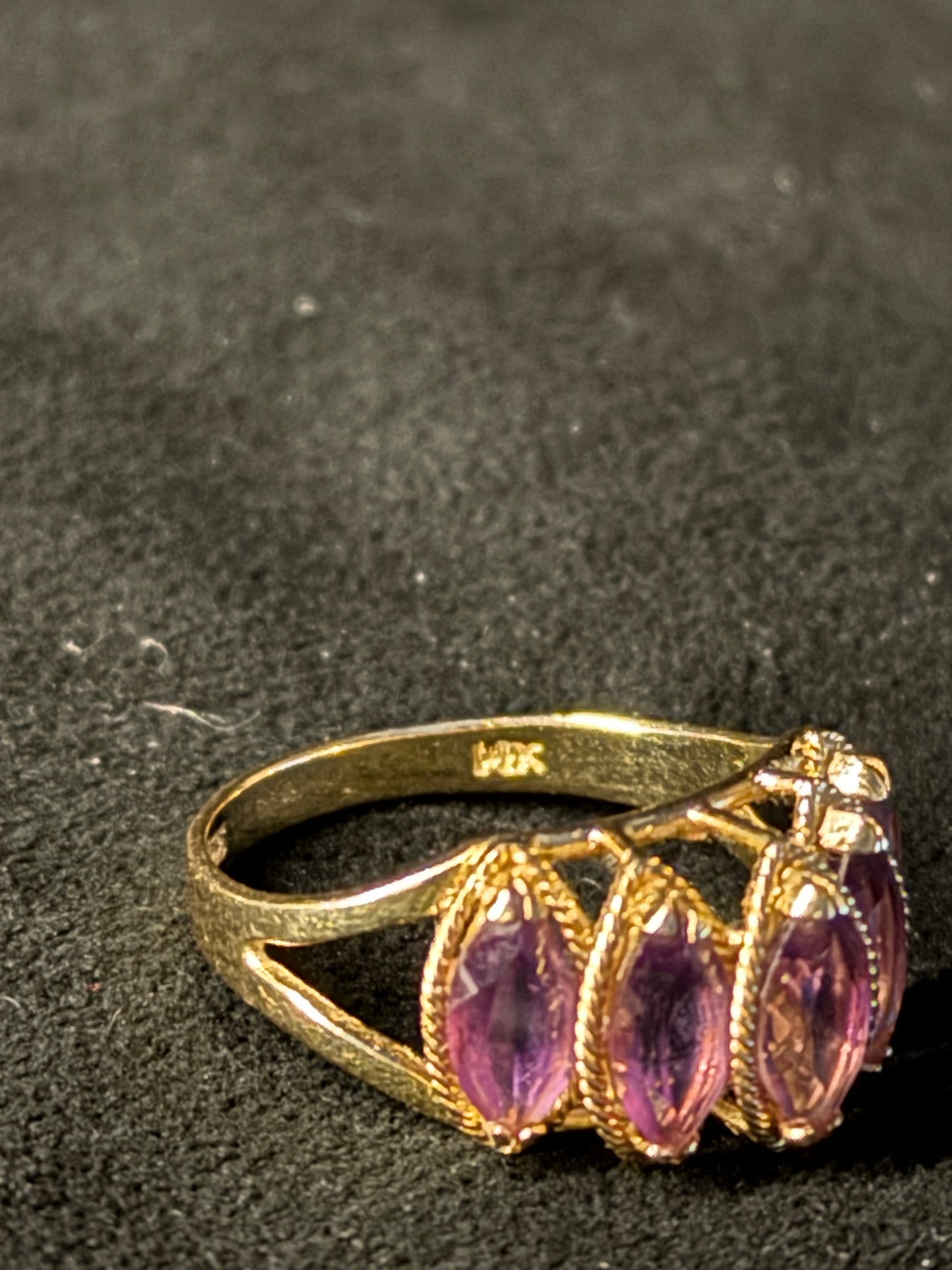 14K Yellow Gold Amethyst Stairway-to-Heaven Ladies Vintage Cocktail Ring