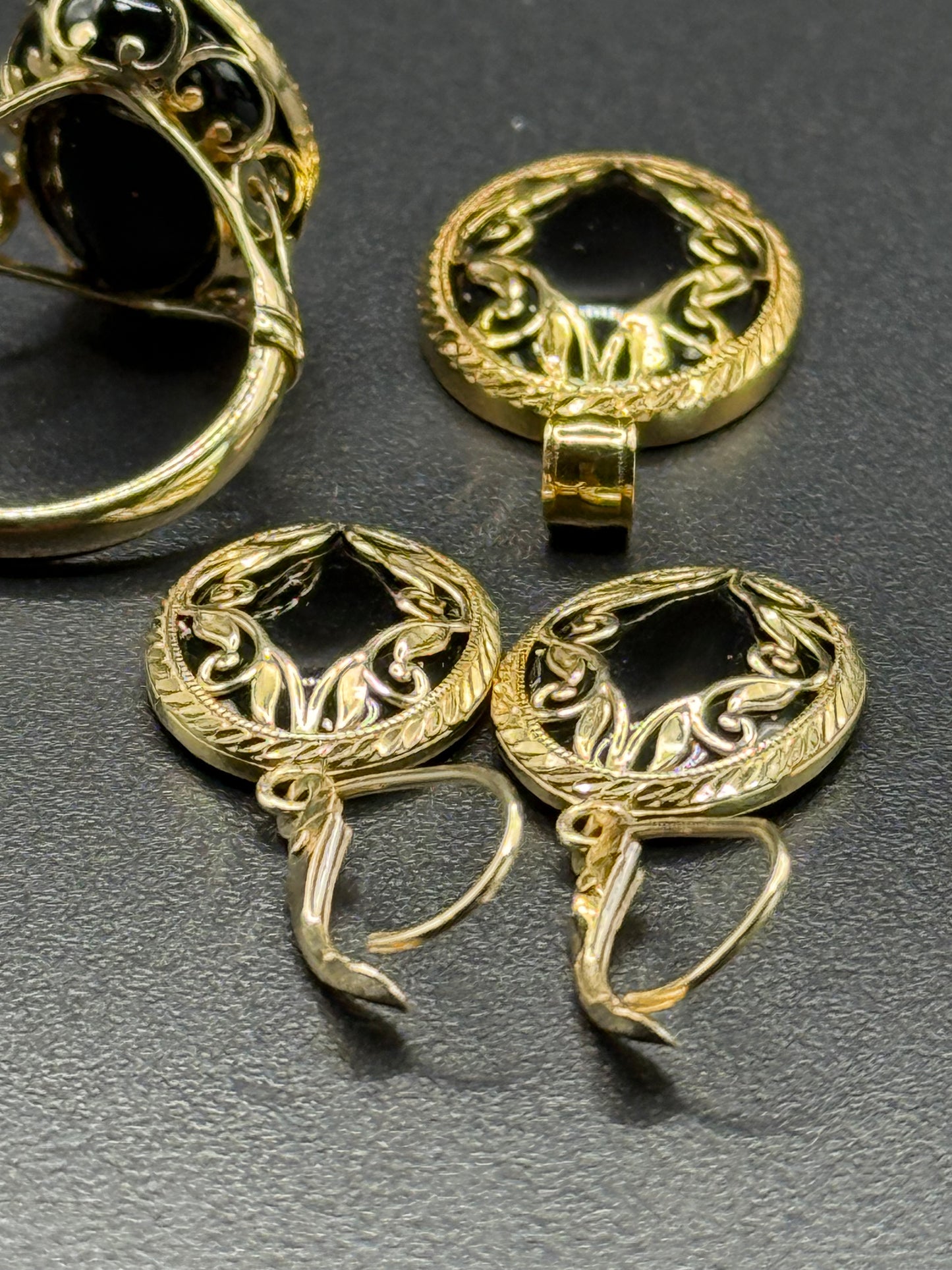 Onyx Scrollwork Ring Set in 14kt Yellow Gold