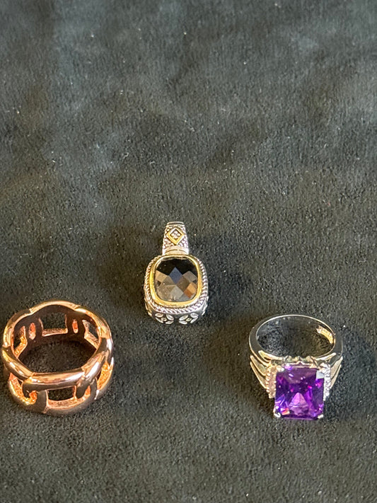 Vintage Jewelry lot Two rings and a Pendant