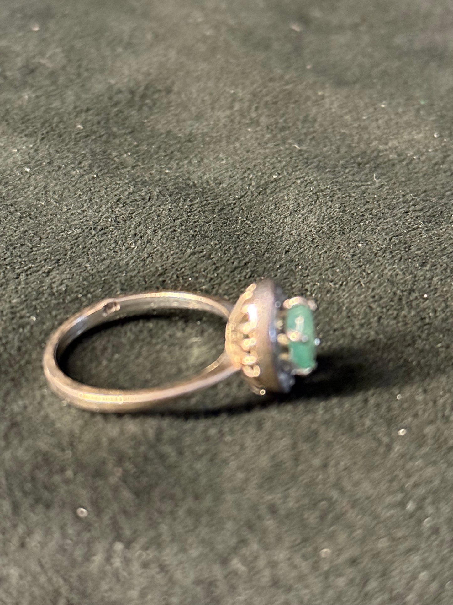 12k White Gold and Emerald Ring