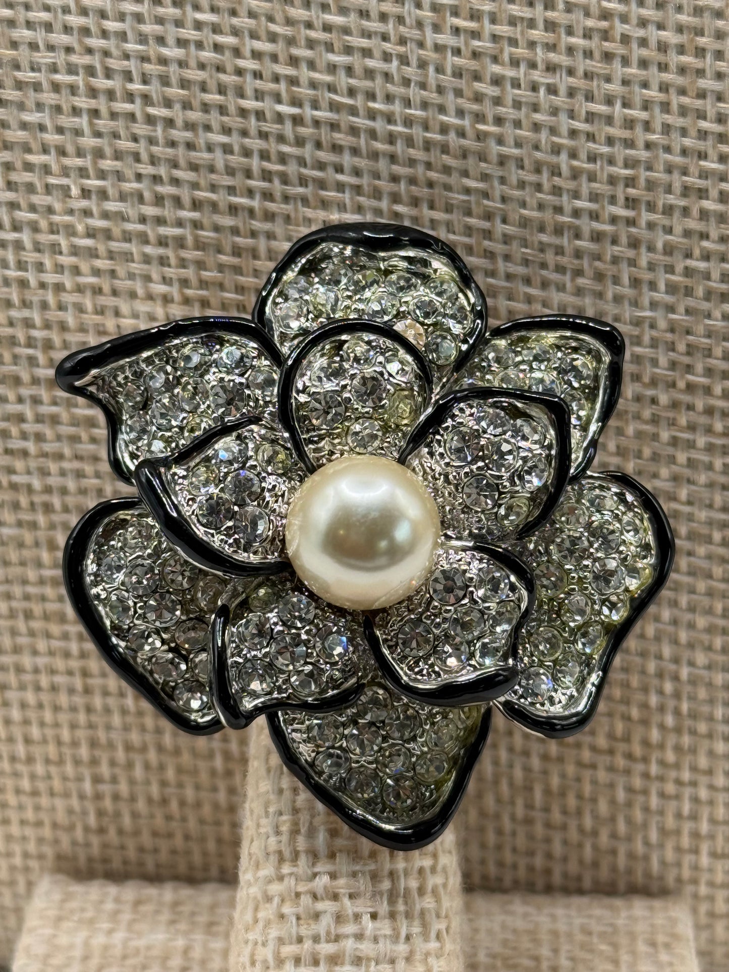 Camellia Flower Brooch: Pearl Rose Pin with Zircon