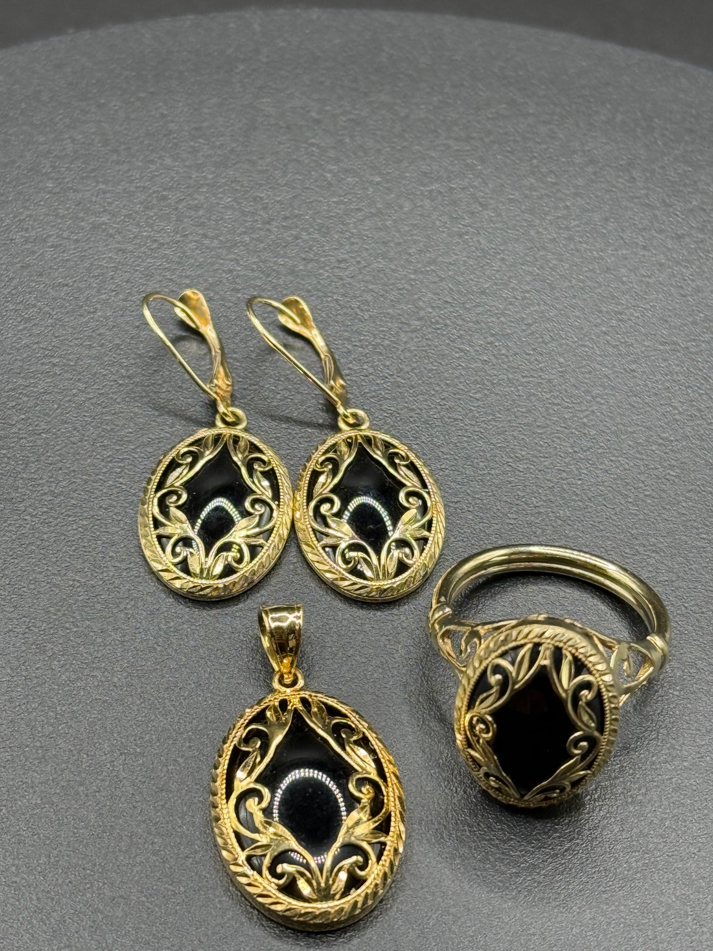 Onyx Scrollwork Ring Set in 14kt Yellow Gold