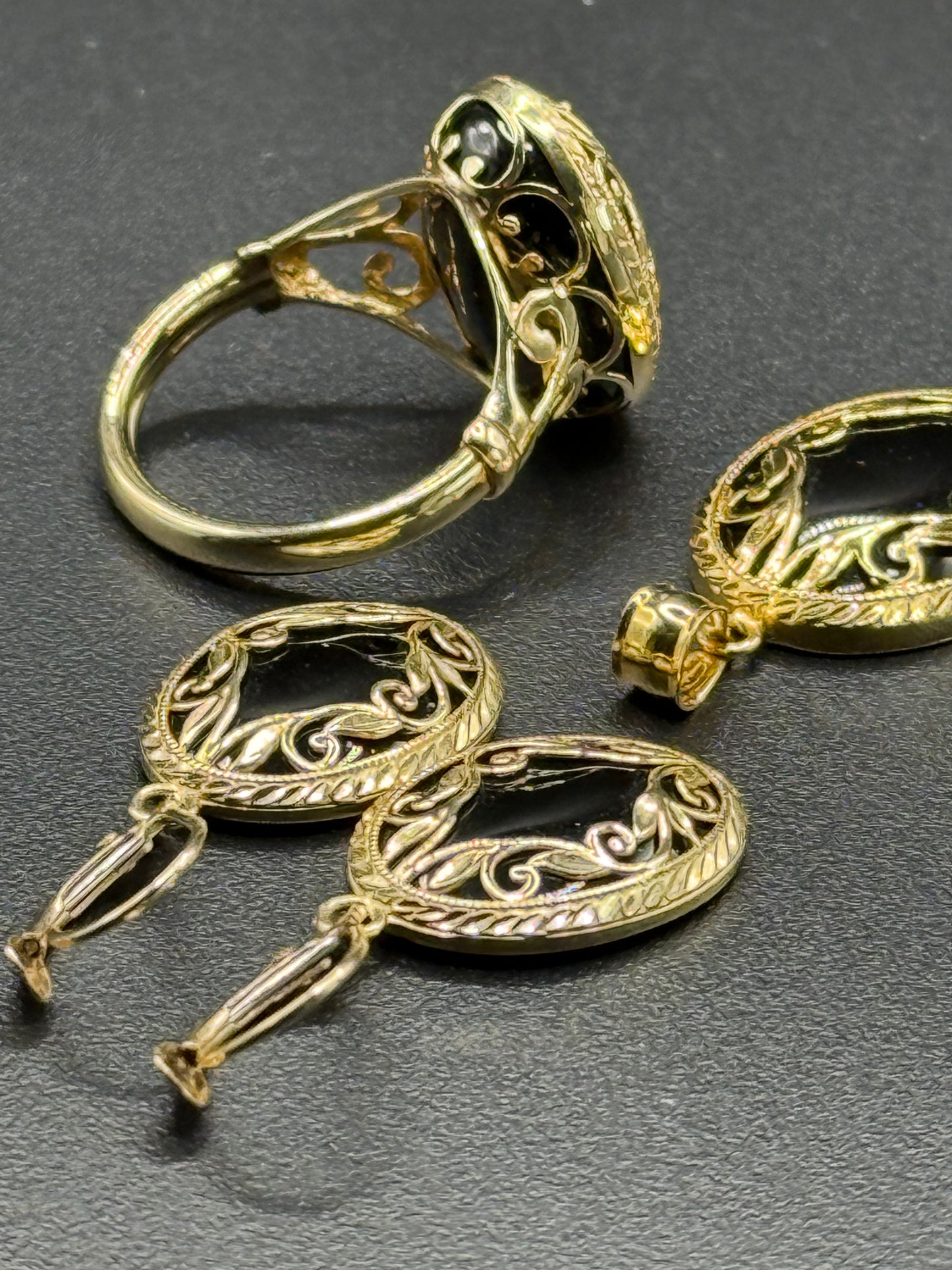 Onyx Scrollwork Ring Set in 14kt Yellow Gold