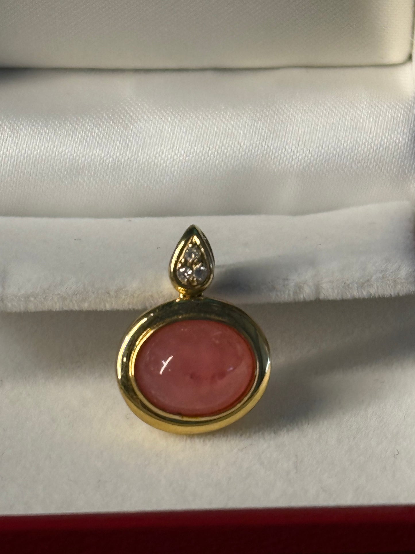Cousiño Jewels rhodochrosite and diamond pendant in 18k Gold