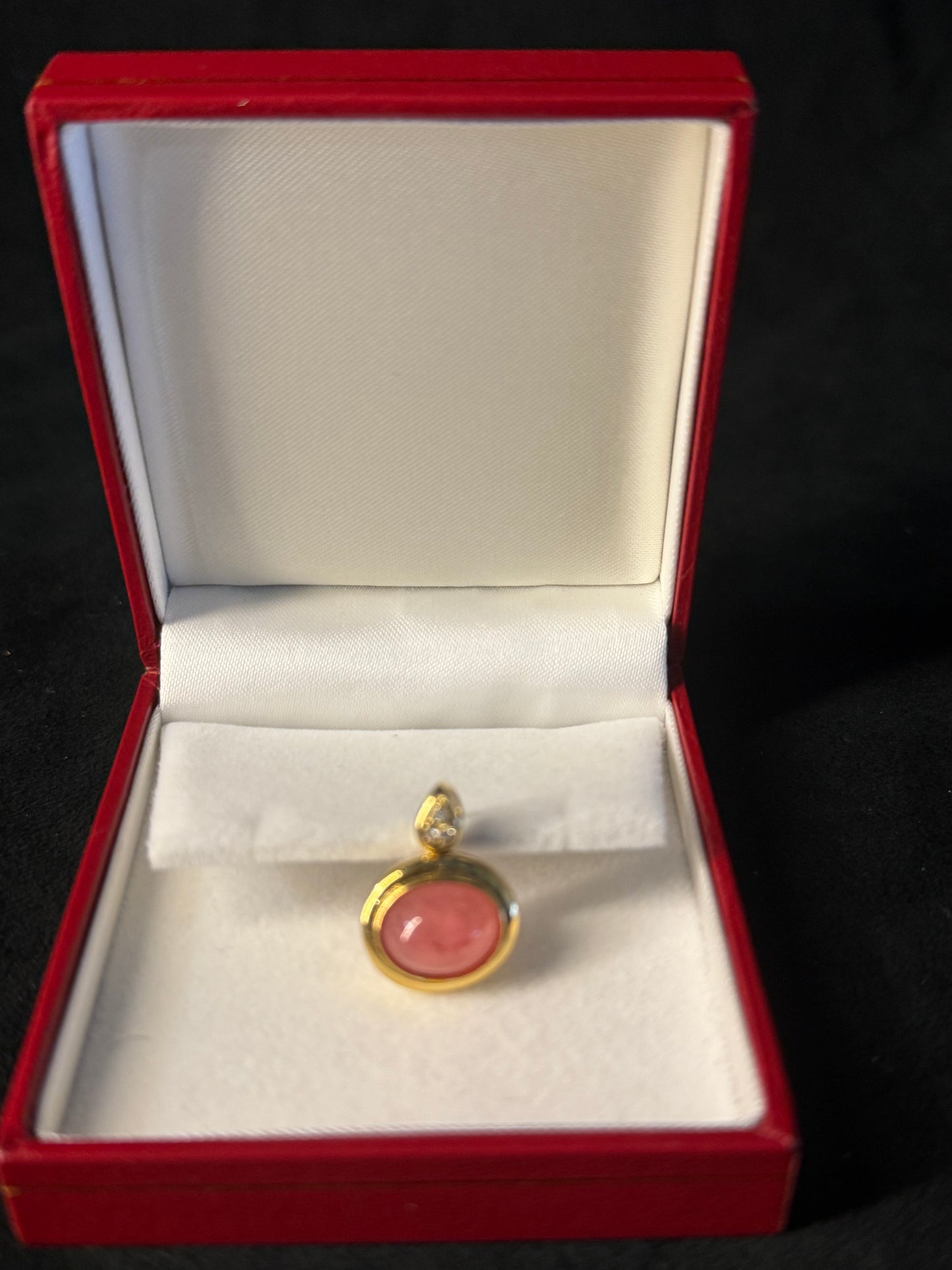 Cousiño Jewels rhodochrosite and diamond pendant in 18k Gold