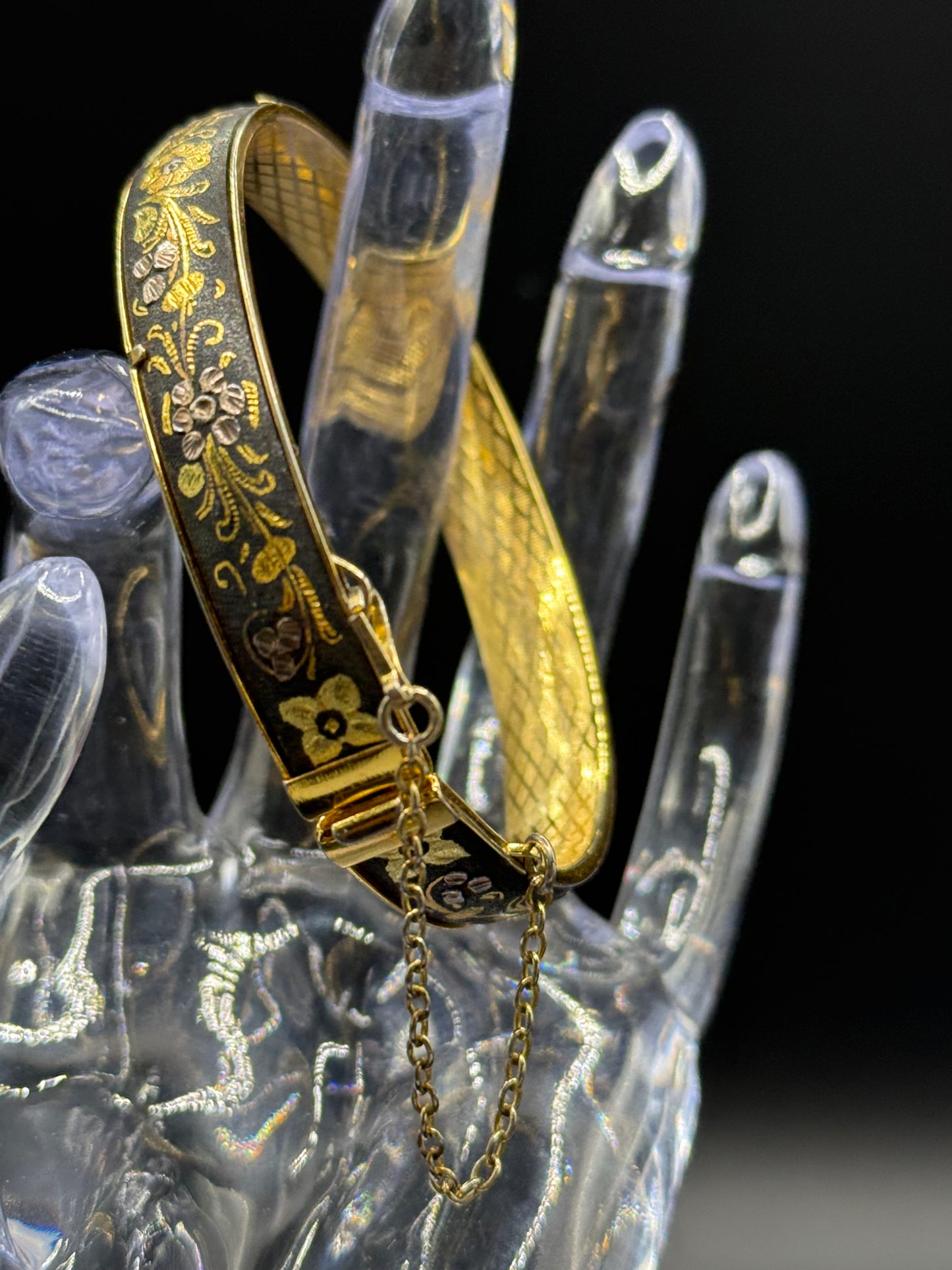 Vintage Gorgeous DAMASCENE Foliage Leaves Hinged Bracelet 2 3/8” Inside Diameter