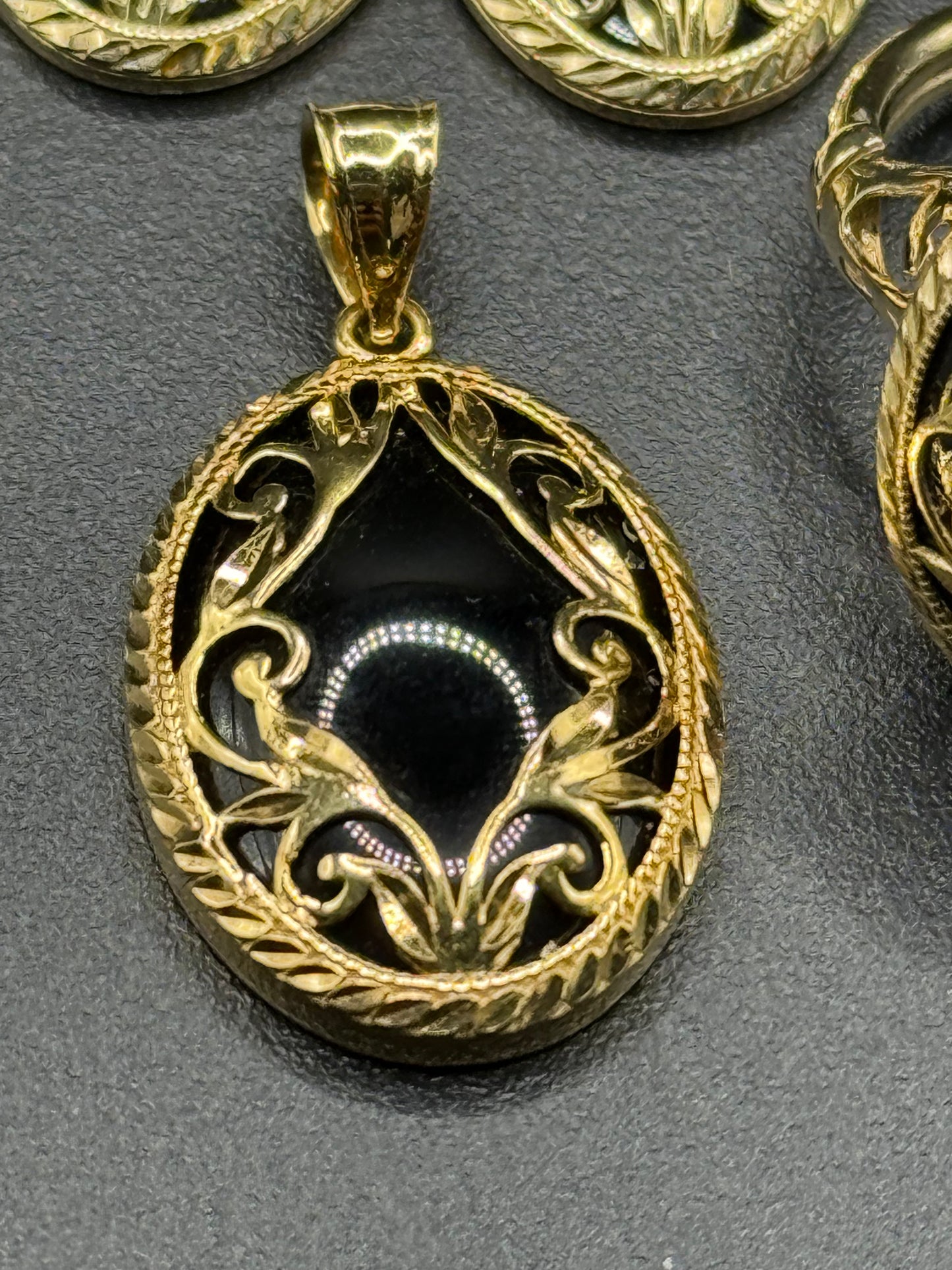 Onyx Scrollwork Ring Set in 14kt Yellow Gold